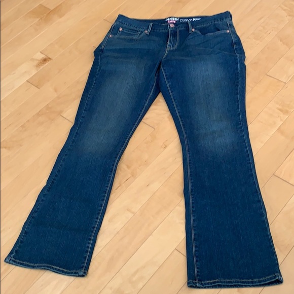 Levi Curve Super Stretch Modern Bootcut Jean - Picture 5 of 8